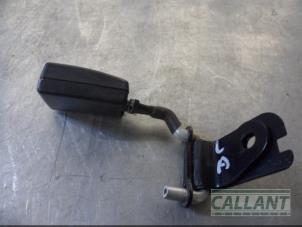 Used Rear seatbelt buckle, left Jaguar XJ (X350) 2.7d V6 24V Price € 30,25 Inclusive VAT offered by Garage Callant