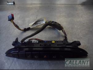 Used Panic lighting switch Jaguar XJ (X350) 2.7d V6 24V Price € 60,50 Inclusive VAT offered by Garage Callant