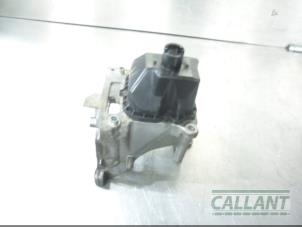 Usados Soporte de bomba de diésel Jaguar XJ (X351) 3.0 D V6 24V Precio € 30,25 IVA incluido ofrecido por Garage Callant