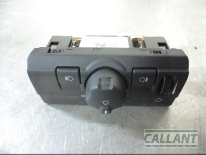 Używane Przelacznik swiatel Landrover Freelander II 2.2 td4 16V Cena € 30,25 Z VAT oferowane przez Garage Callant