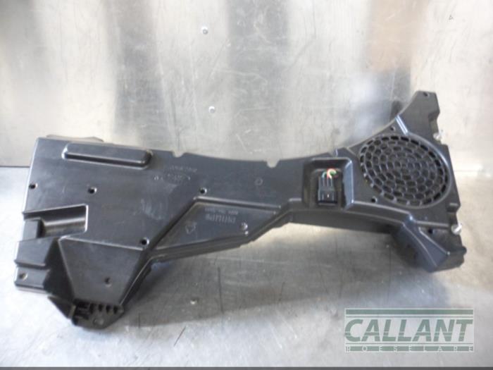 Używane Subwoofer Landrover Freelander II 2.2 td4 16V Cena € 60,50 Z VAT oferowane przez Garage Callant
