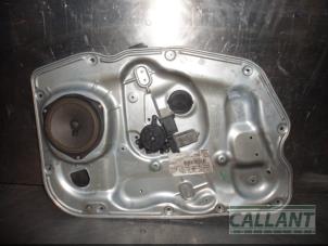 Używane Mechanizm szyby lewej przedniej wersja 4-drzwiowa Alfa Romeo Giulietta (940) 1.6 JTDm 16V Cena € 90,75 Z VAT oferowane przez Garage Callant