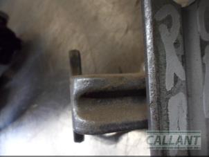Used Rear door hinge, right Jaguar XF (CC9) 3.0 D V6 24V Price € 30,25 Inclusive VAT offered by Garage Callant