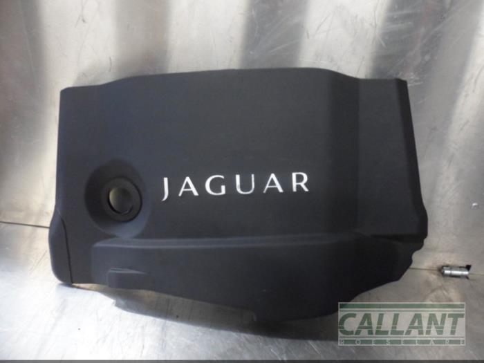 Engine cover from a Jaguar XF (CC9) 3.0 D V6 24V 2009