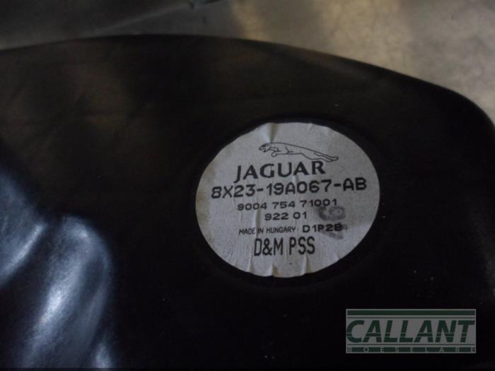 Subwoofer from a Jaguar XF (CC9) 3.0 D V6 24V 2009