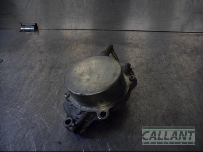 Brake servo vacuum pump from a Jaguar XF (CC9) 3.0 D V6 24V 2009