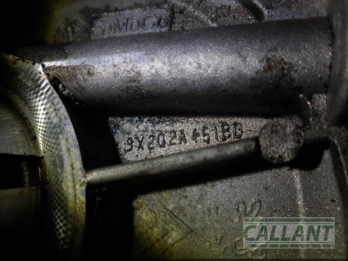 Brake servo vacuum pump from a Jaguar XF (CC9) 3.0 D V6 24V 2009
