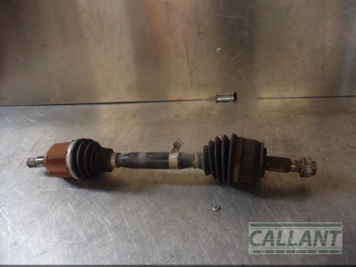 Front drive shaft, left from a Alfa Romeo Giulietta (940) 1.6 JTDm 16V 2015