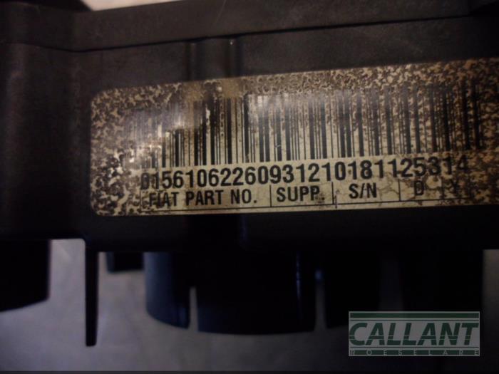 Interruptor combinado columna de dirección de un Alfa Romeo Giulietta (940) 1.6 JTDm 16V 2015
