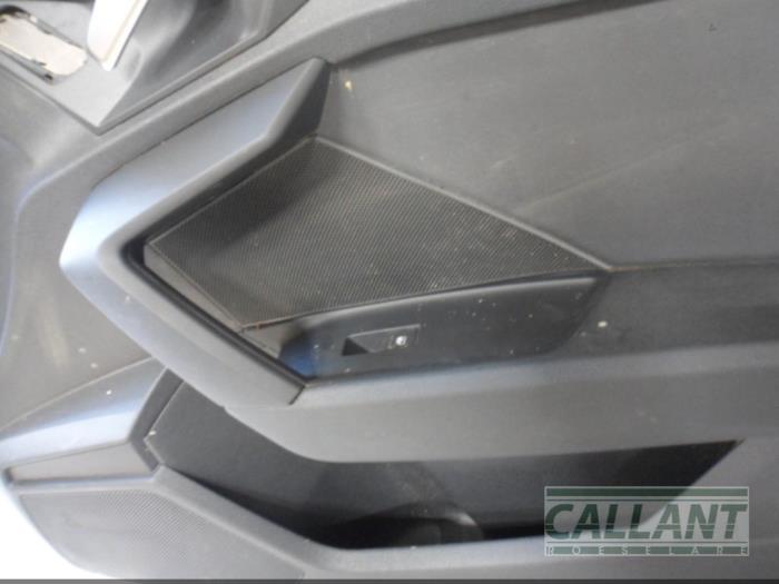 Revêtement portière 4portes avant droite d'un Audi A3 Sportback (8YA) 2.0 30 TDI 16V 2021