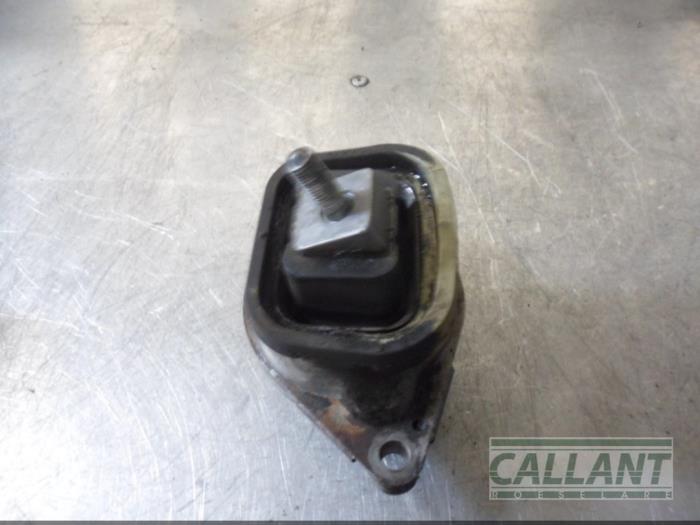 Used Engine mount Landrover Range Rover III (LM) 4.4 V8 32V Price € 30,25 Inclusive VAT offered by Garage Callant