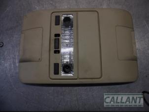 Gebrauchte Innenbeleuchtung hinten Landrover Range Rover III (LM) 4.4 V8 32V Preis € 60,50 Mit Mehrwertsteuer angeboten von Garage Callant