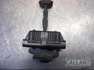 Used Front door stop 4-door, right Landrover Range Rover III (LM) 4.4 V8 32V Price € 18,15 Inclusive VAT offered by Garage Callant
