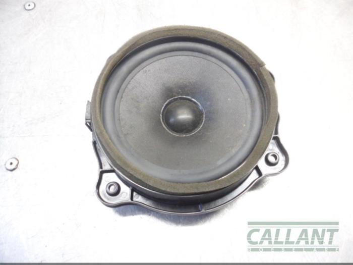 Używane Glosnik Landrover Range Rover III (LM) 4.4 V8 32V Cena € 18,15 Z VAT oferowane przez Garage Callant