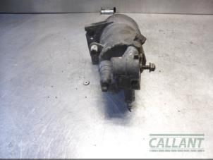 Used Oil filter housing Landrover Range Rover III (LM) 4.4 V8 32V Price € 60,50 Inclusive VAT offered by Garage Callant