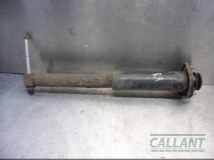 Used Rear shock absorber, right Landrover Range Rover III (LM) 4.4 V8 32V Price € 60,50 Inclusive VAT offered by Garage Callant