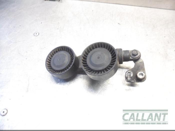 Usados Rodillo correa múltiple Landrover Range Rover III (LM) 4.4 V8 32V Precio € 60,50 IVA incluido ofrecido por Garage Callant