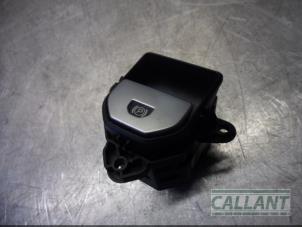 Usados Interruptor de freno de mano Landrover Range Rover Evoque (LVJ/LVS) 2.2 TD4 16V Precio € 18,15 IVA incluido ofrecido por Garage Callant
