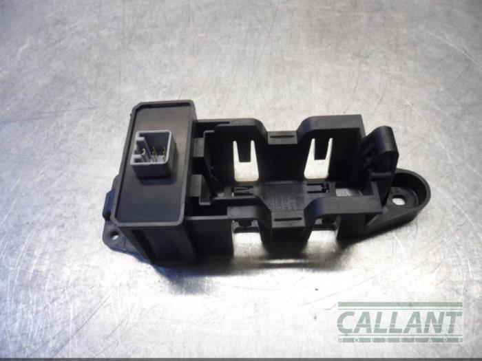 Begagnade Batterikontrollmodul Landrover Range Rover Evoque (LVJ/LVS) 2.2 TD4 16V Pris € 30,25 Inklusive moms erbjuds av Garage Callant