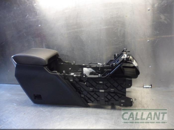 Middle console from a Land Rover Range Rover Evoque (LVJ/LVS) 2.2 TD4 16V 2011