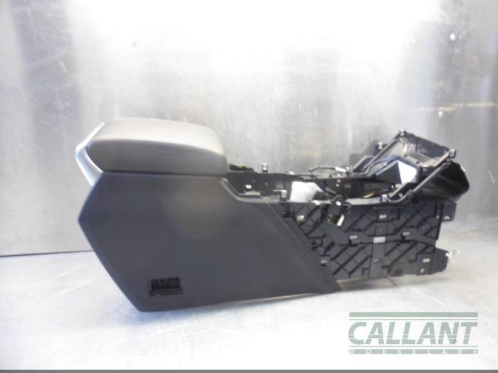 Middle console from a Land Rover Range Rover Evoque (LVJ/LVS) 2.2 TD4 16V 2011