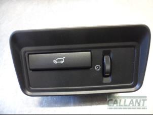 Used Tailgate switch Landrover Range Rover Evoque (LVJ/LVS) 2.2 TD4 16V Price € 24,20 Inclusive VAT offered by Garage Callant