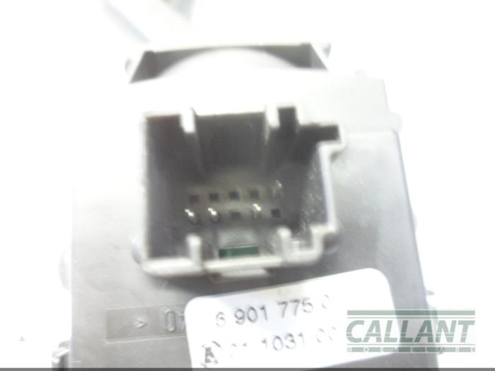 Indicator switch from a Land Rover Range Rover III (LM) 4.4 V8 32V 2004