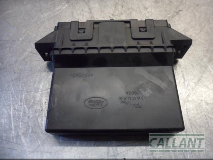 Module climatronic from a Land Rover Range Rover IV (LG) 3.0 TDV6 24V 2015