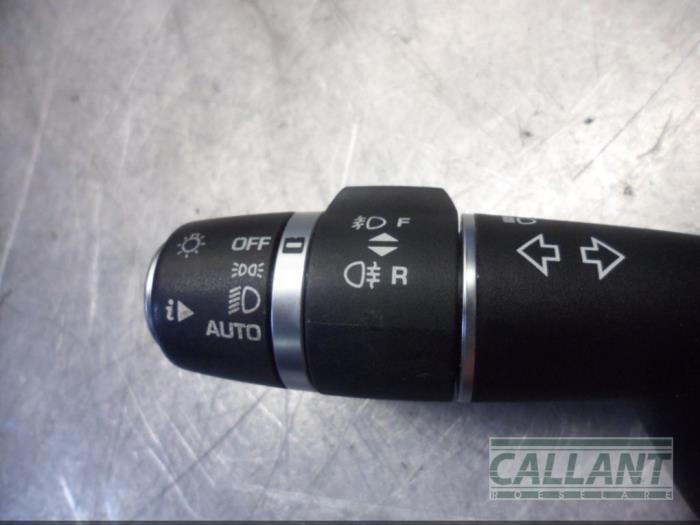Interruptor de indicador de dirección de un Land Rover Range Rover IV (LG) 3.0 TDV6 24V 2015