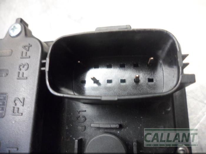 Battery control module Landrover Range Rover IV 3.0 TDV6 24V - C2D44388
