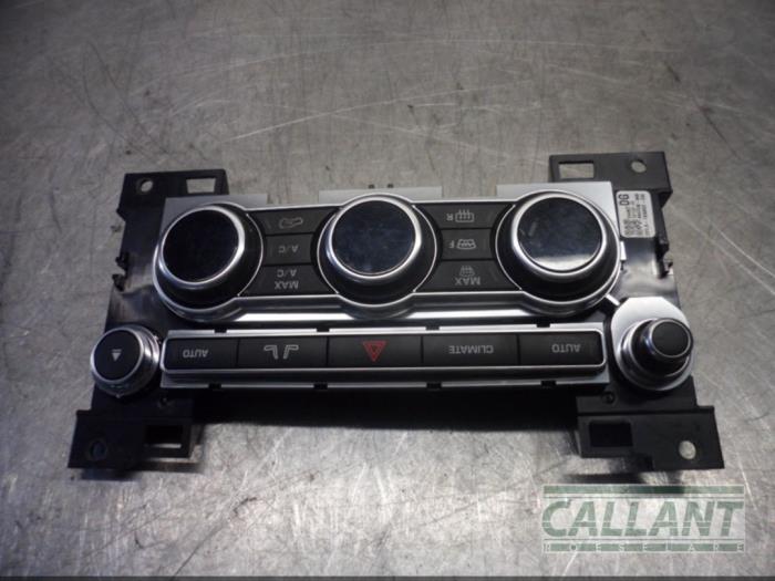 Heater control panel from a Land Rover Range Rover IV (LG) 3.0 TDV6 24V 2015