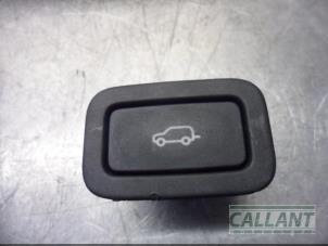 Used Tailgate switch Landrover Range Rover IV (LG) 3.0 TDV6 24V Price € 18,15 Inclusive VAT offered by Garage Callant