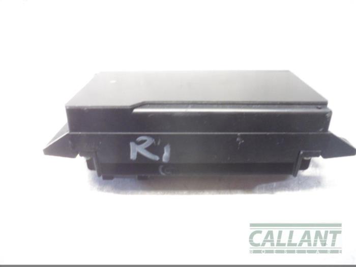 Używane Radio Rózne Landrover Range Rover IV (LG) 3.0 TDV6 24V Cena € 90,75 Z VAT oferowane przez Garage Callant