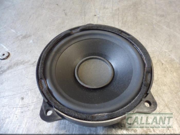 Używane Glosnik Landrover Range Rover IV (LG) 3.0 TDV6 24V Cena € 18,15 Z VAT oferowane przez Garage Callant