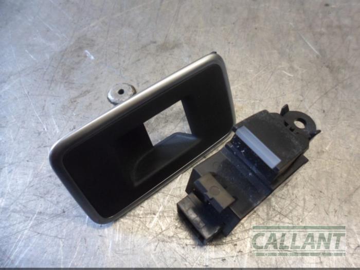 Usados Interruptor de ventanilla eléctrica Landrover Range Rover IV (LG) 3.0 TDV6 24V Precio € 18,15 IVA incluido ofrecido por Garage Callant