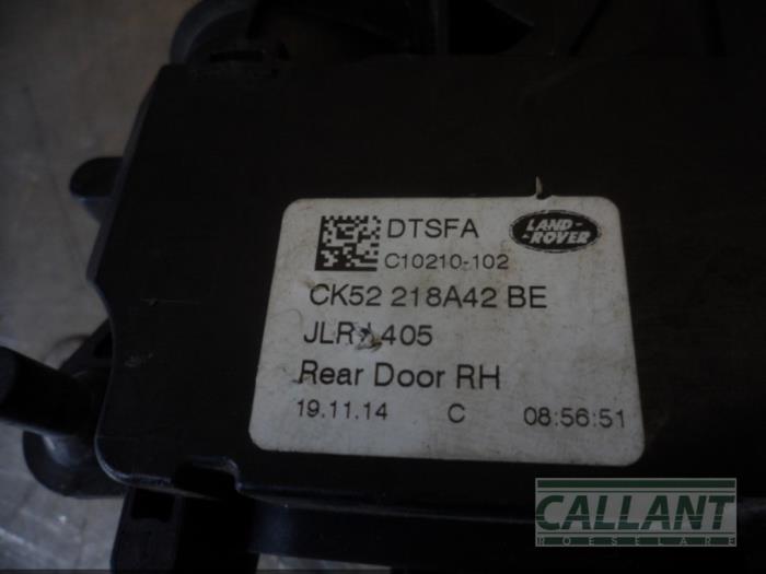Motor for power rear door closer, right from a Land Rover Range Rover IV (LG) 3.0 TDV6 24V 2015