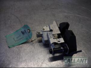 Used Boot lid lock mechanism Landrover Range Rover III (LM) 4.4 V8 32V Price € 30,25 Inclusive VAT offered by Garage Callant