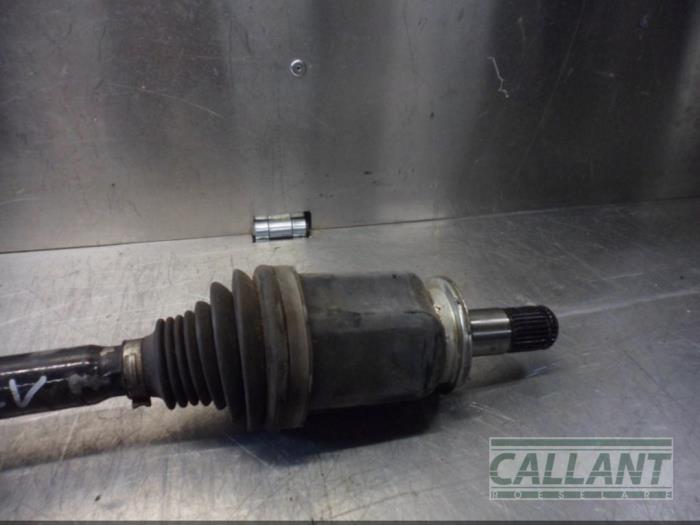 Front drive shaft, left from a Land Rover Range Rover Sport (LW) 3.0 TDV6 2016