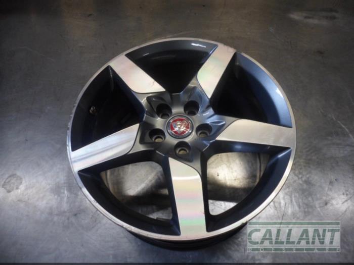 Wheel from a Jaguar XE 2.0d 180 16V 2015
