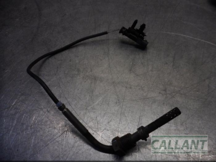 Auspuff Temperatursensor van een Volvo V60 I (FW/GW) 2.0 D2 16V 2016