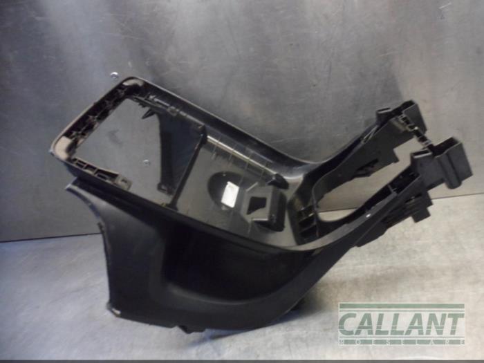 Begagnade Armstöd Volvo V60 I (FW/GW) 2.0 D2 16V Pris € 30,25 Inklusive moms erbjuds av Garage Callant