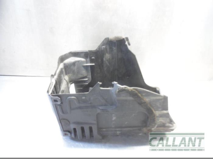 Begagnade Batterilåda Volvo V60 I (FW/GW) 2.0 D2 16V Pris € 24,20 Inklusive moms erbjuds av Garage Callant