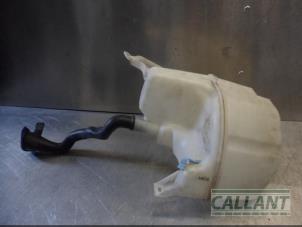 Used Front windscreen washer reservoir Volvo V60 I (FW/GW) 2.0 D2 16V Price € 30,25 Inclusive VAT offered by Garage Callant