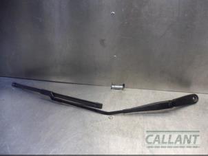 Used Front wiper arm Volvo V60 I (FW/GW) 2.0 D2 16V Price € 18,15 Inclusive VAT offered by Garage Callant
