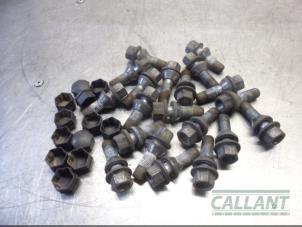Used Set of wheel bolts Volvo V60 I (FW/GW) 2.0 D2 16V Price € 24,20 Inclusive VAT offered by Garage Callant