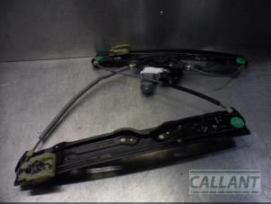 Usagé Lève vitre électrique avant droit Jaguar XE 2.0 D E-Performance 16V Prix € 90,75 Prix TTC proposé par Garage Callant