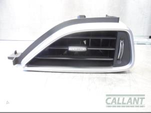 Usagé Aerateur tableau de bord Jaguar XE 2.0 D E-Performance 16V Prix € 24,20 Prix TTC proposé par Garage Callant
