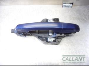 Używane Uchwyt drzwi prawych tylnych wersja 4-drzwiowa Jaguar XE 2.0 D E-Performance 16V Cena € 30,25 Z VAT oferowane przez Garage Callant