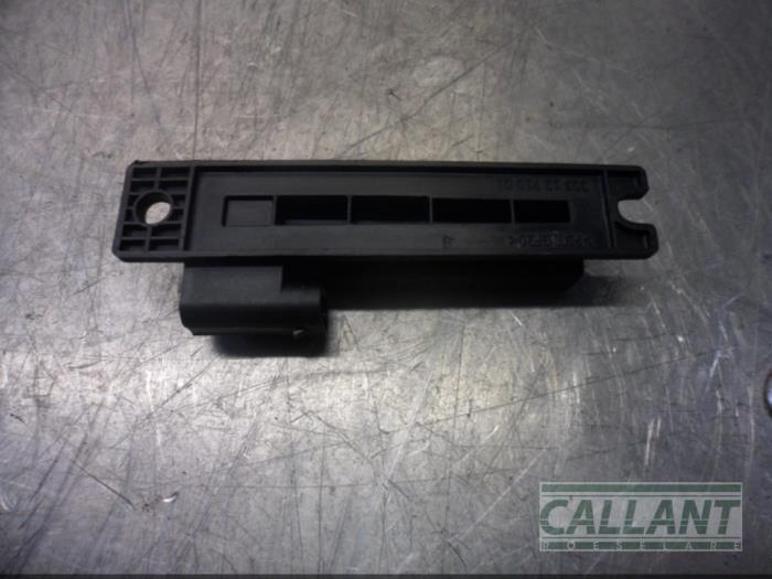 Używane Keyless Entry-Antena Jaguar XE 2.0 D E-Performance 16V Cena € 12,10 Z VAT oferowane przez Garage Callant