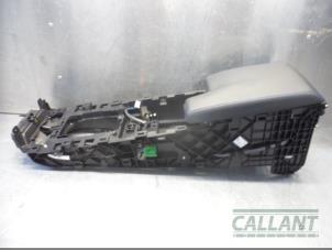 Usagé Console central Jaguar XE 2.0 D E-Performance 16V Prix € 121,00 Prix TTC proposé par Garage Callant